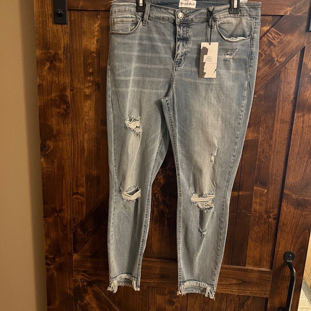 Studio Blue Aranza Skinny Detressed Freyed Jeans